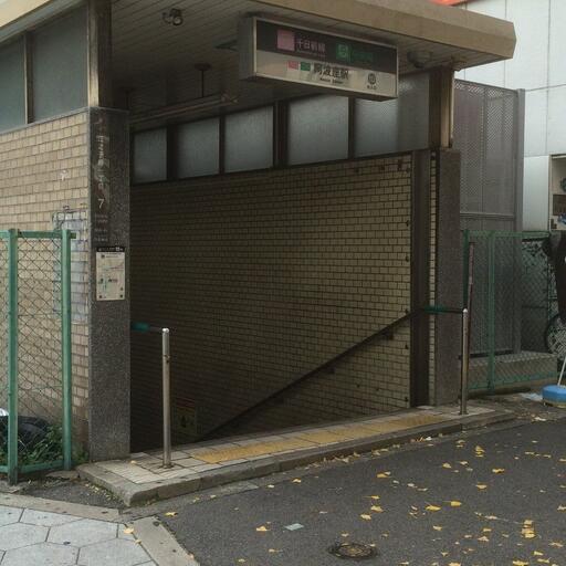 地下鉄中央線、地下鉄千日前線の阿波座駅 10番出入口 靱本町3丁目交差点の北西角!