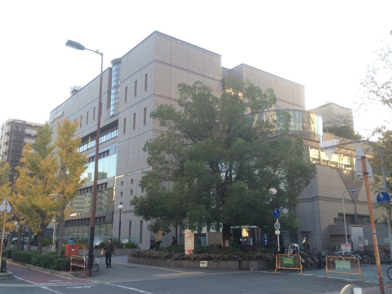 大阪市立中央図書館 地下鉄千日前線西長堀駅直結の図書館!