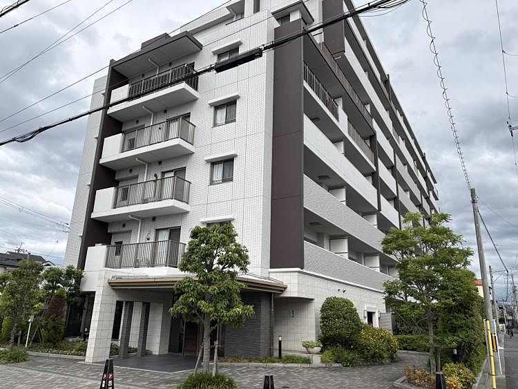 カウンターキッチンとワイドバルコニーでゆとりある空間でゆったり団らん頂けます♪
各室でエアコン設置可能です＾＾