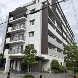 ブランズ八尾 カウンターキッチンとワイドバルコニーでゆとりある空間でゆったり団らん頂けます♪
各室でエアコン設置可能です^^